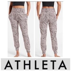 Athleta Salutation Textured High Waisted Jogger in Size Large